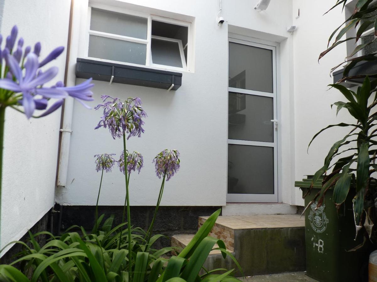 Azores Garden House - Private Suites & Apartments - Automatic Self Check-In Ponta Delgada  Bilik gambar